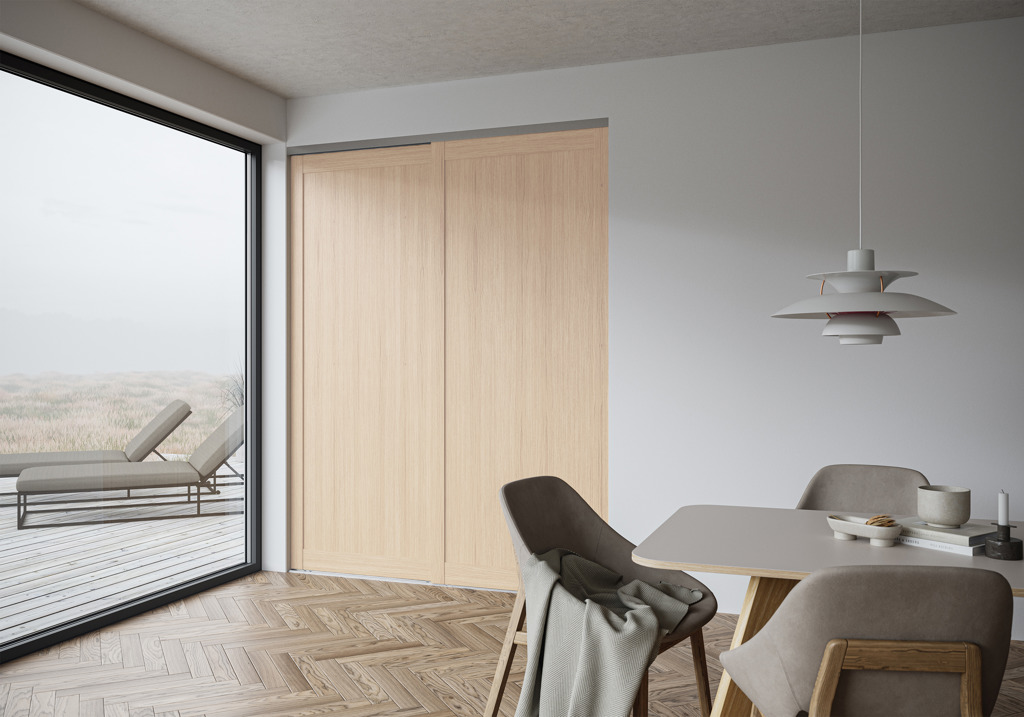 Oppholdsrom med Langlo® Topaz skyvedører i hvitonet eikefinèr overflate